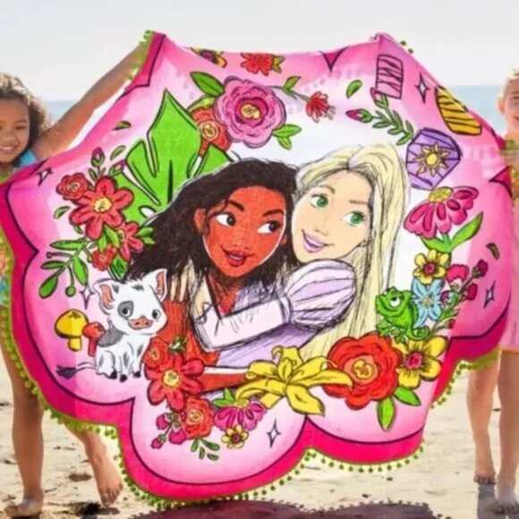 Disney Deluxe Towel brand new Moana , Rapunzel & Pua 54 " brand new - Picture 6 of 7